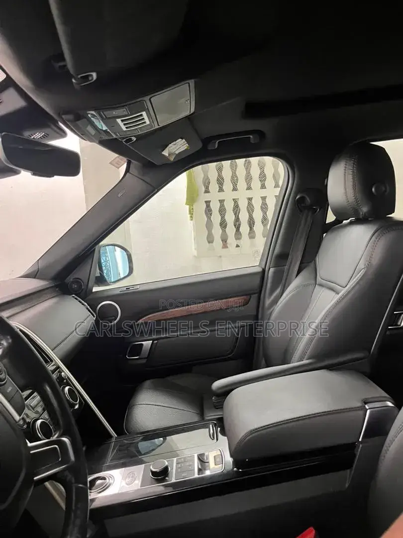 Land Rover Discovery 2017 White