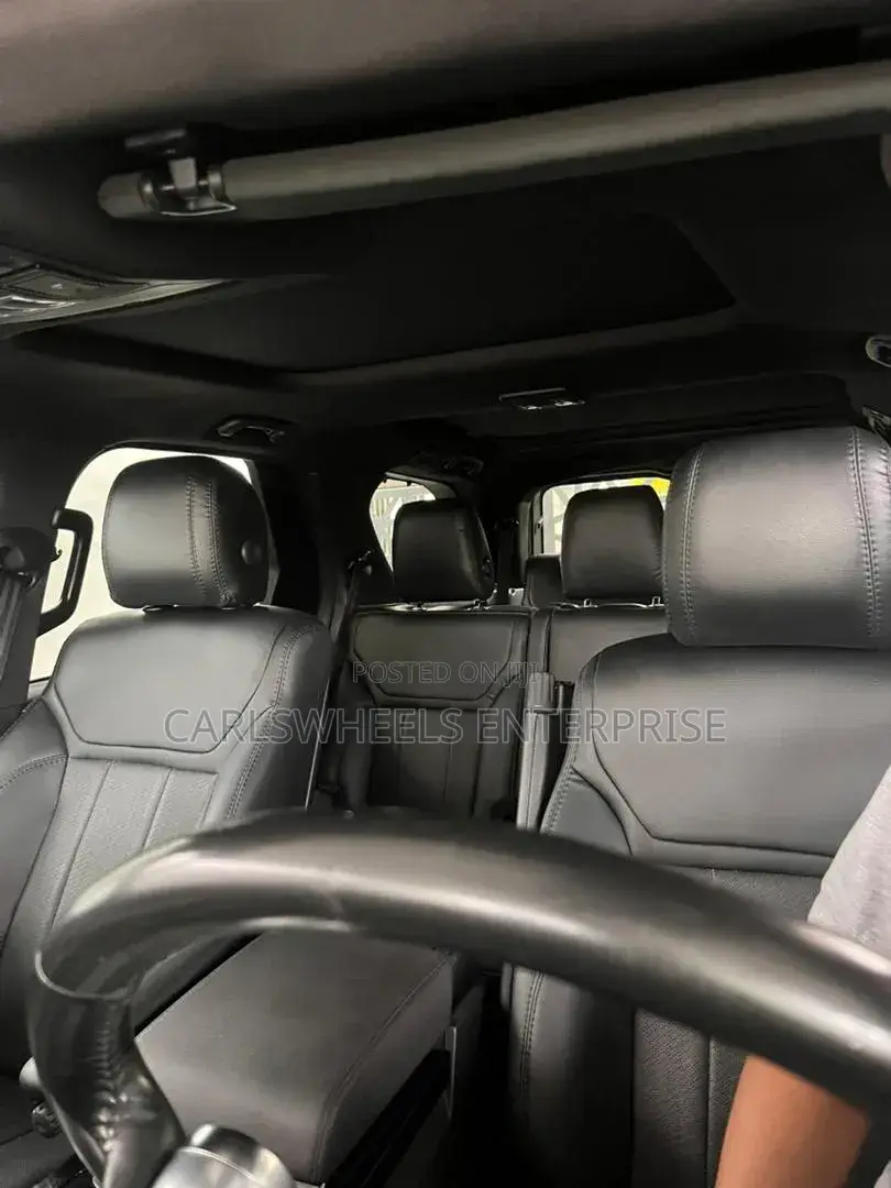 Land Rover Discovery 2017 White