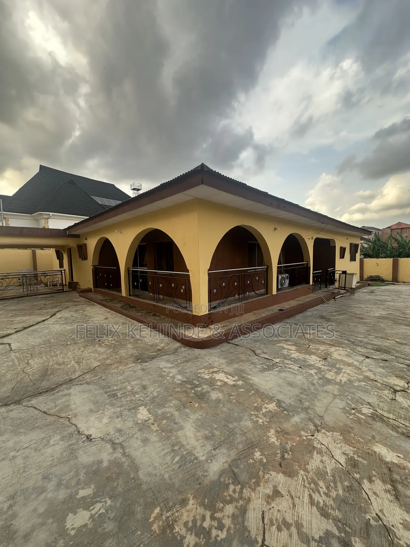 4bdrm Bungalow in Alegongo, Akobo for sale