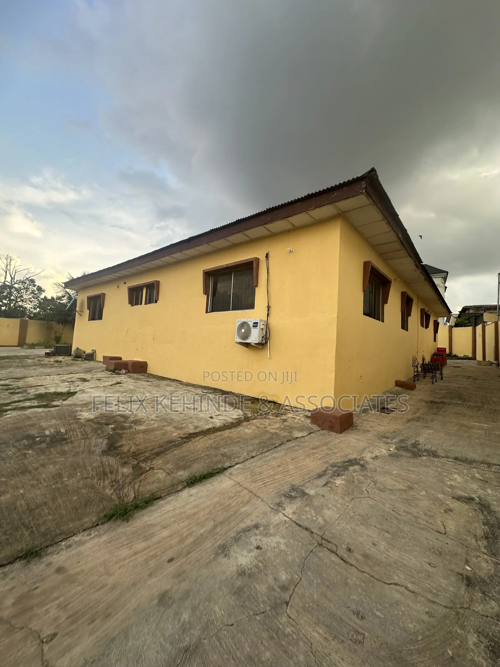 4bdrm Bungalow in Alegongo, Akobo for sale