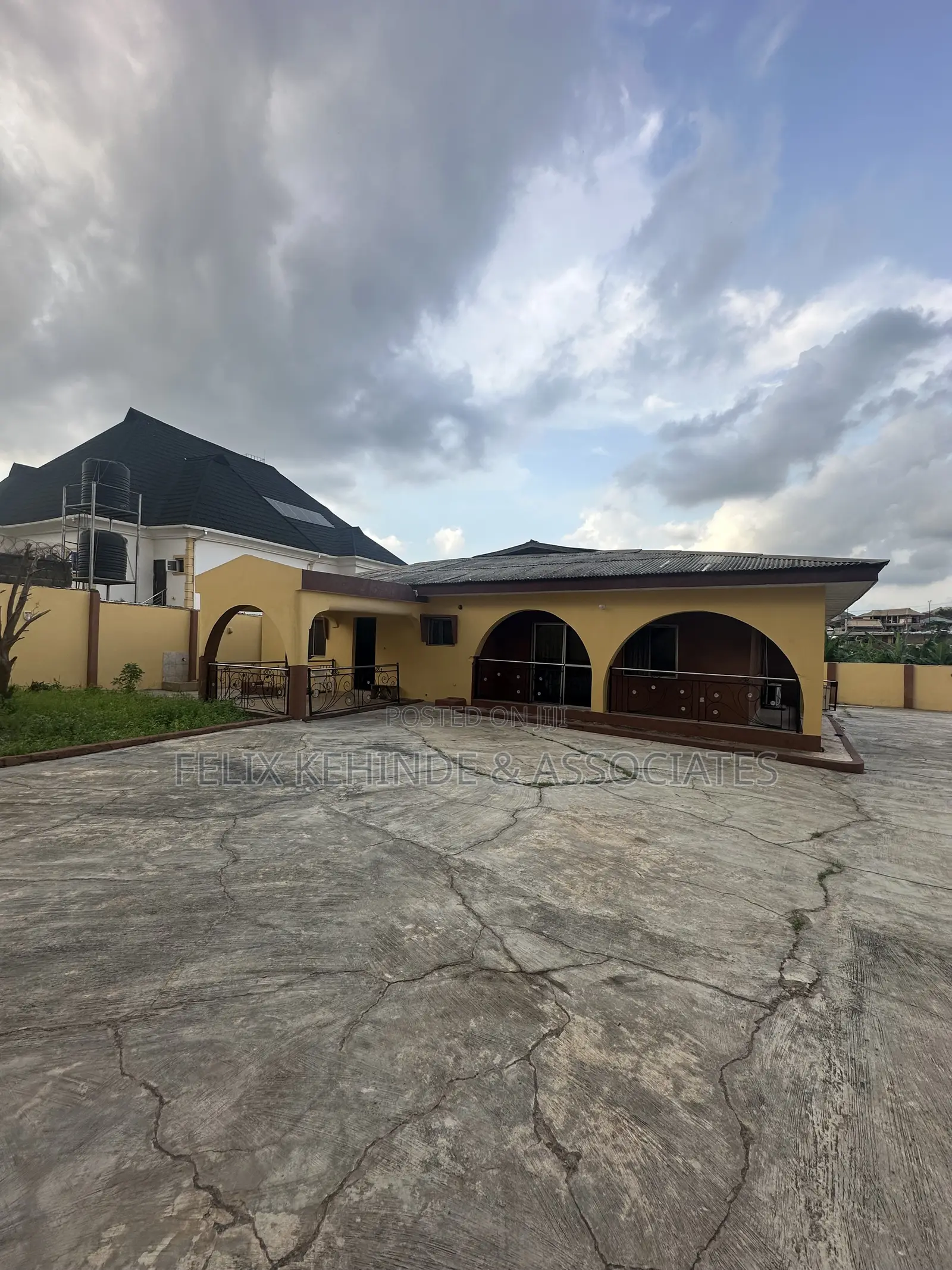 4bdrm Bungalow in Alegongo, Akobo for sale