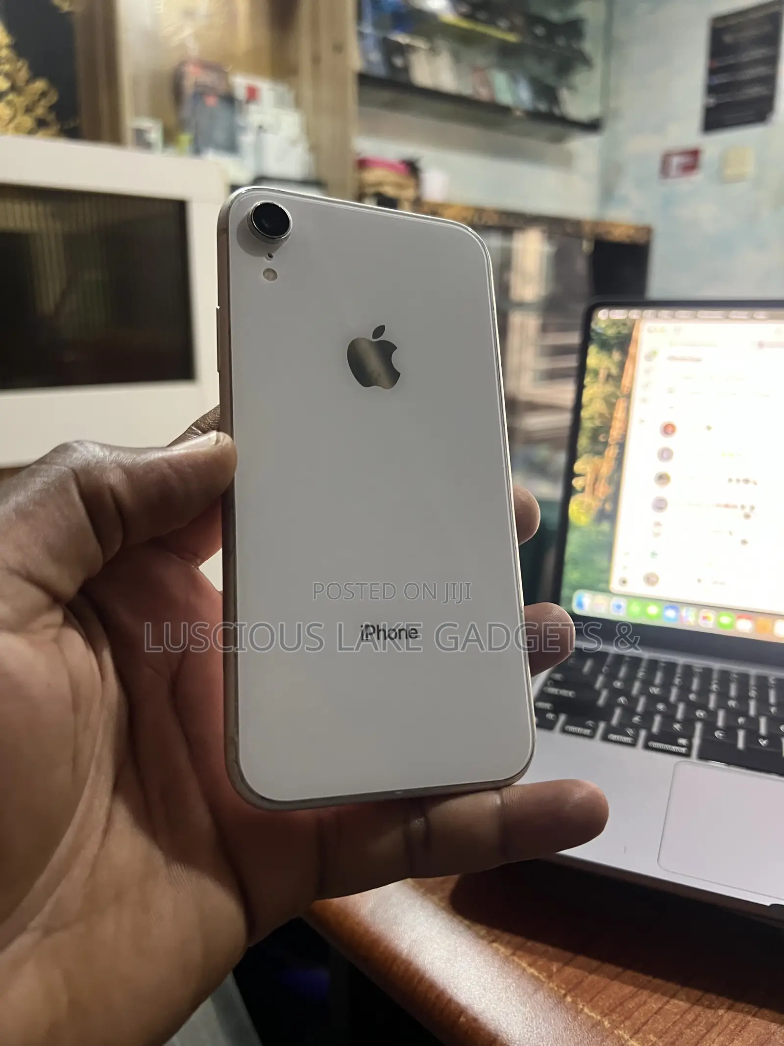 Apple iPhone XR 64 GB White