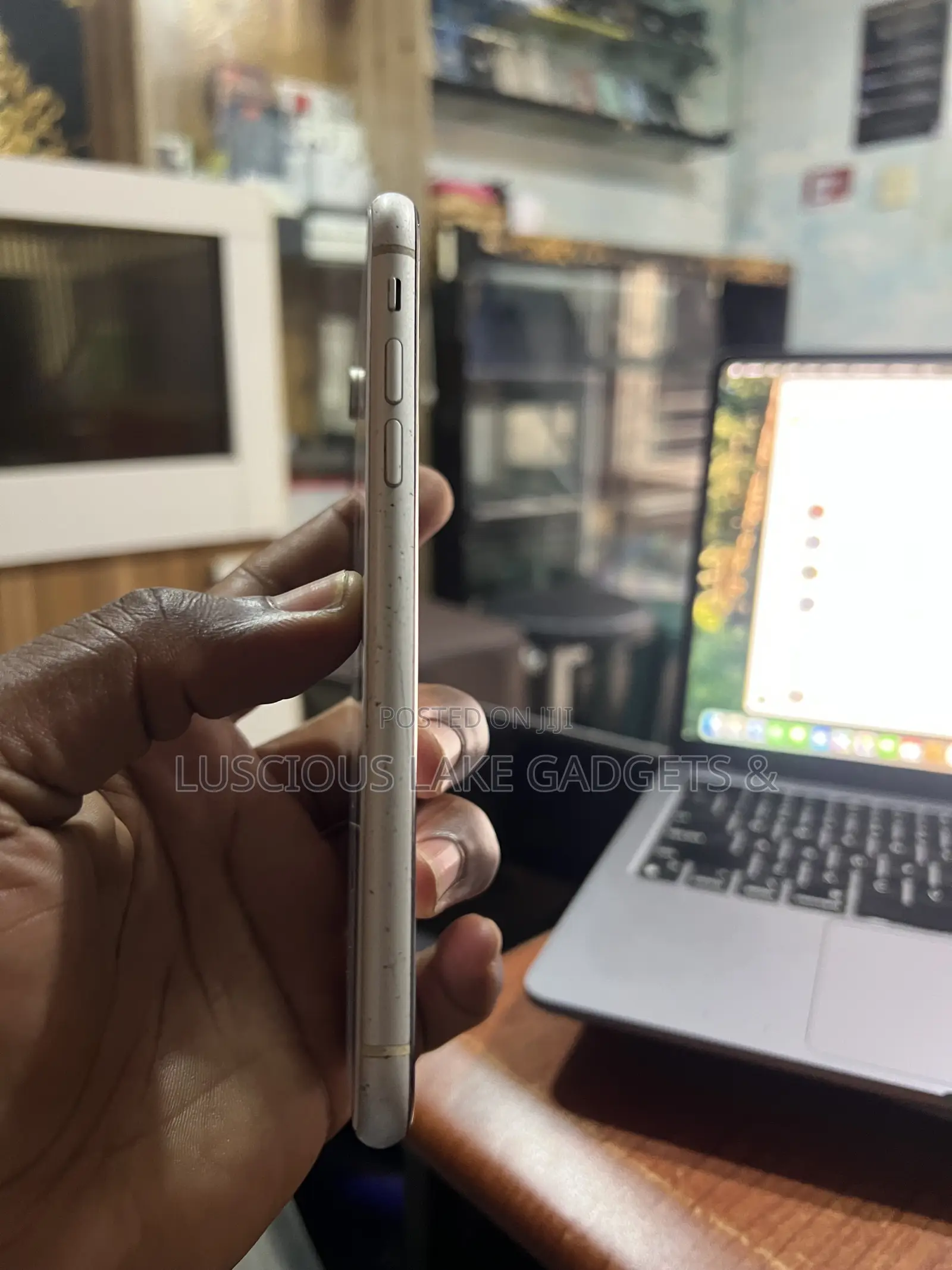 Apple iPhone XR 64 GB White