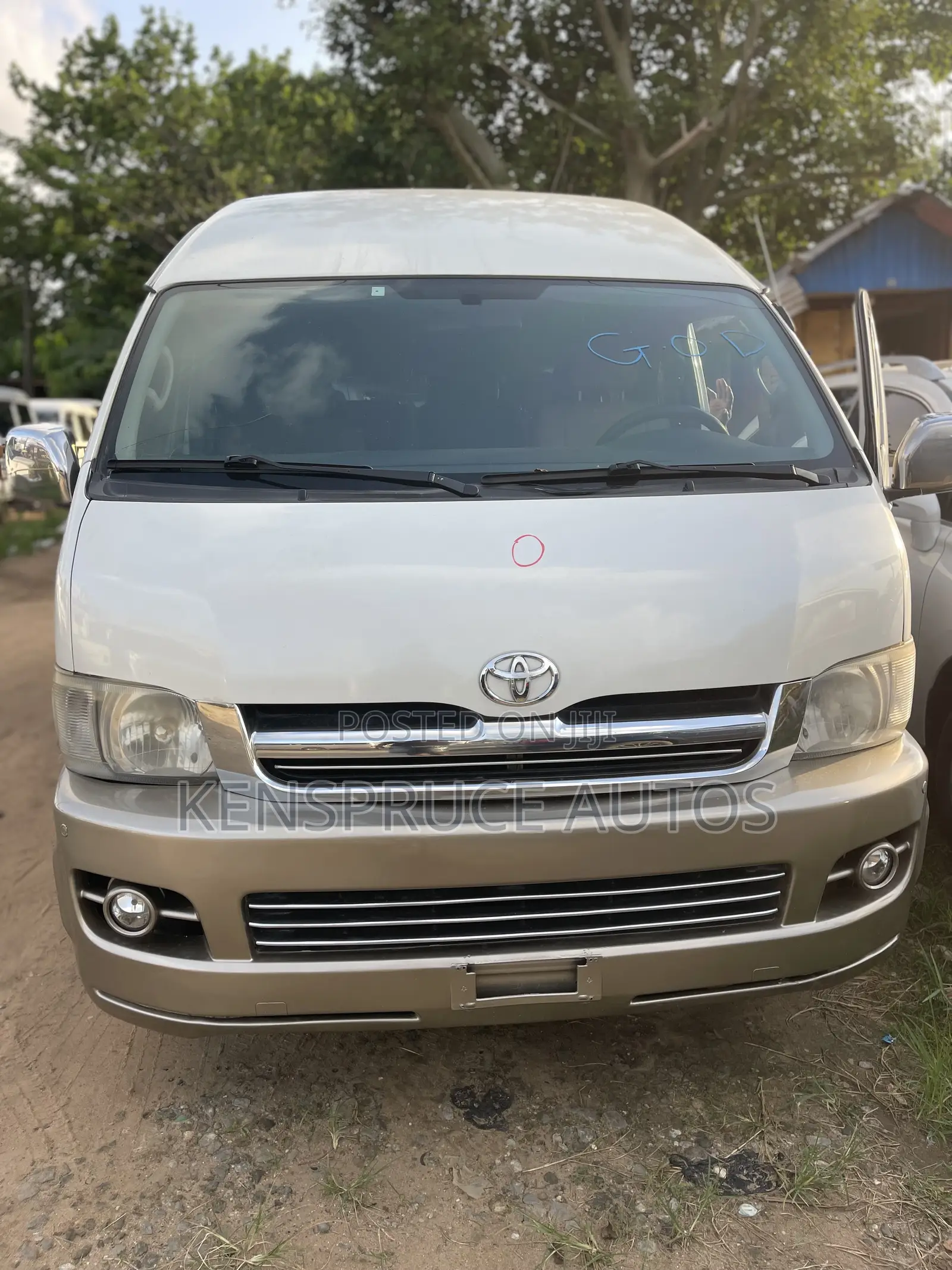 Toyota HiAce 2007 White