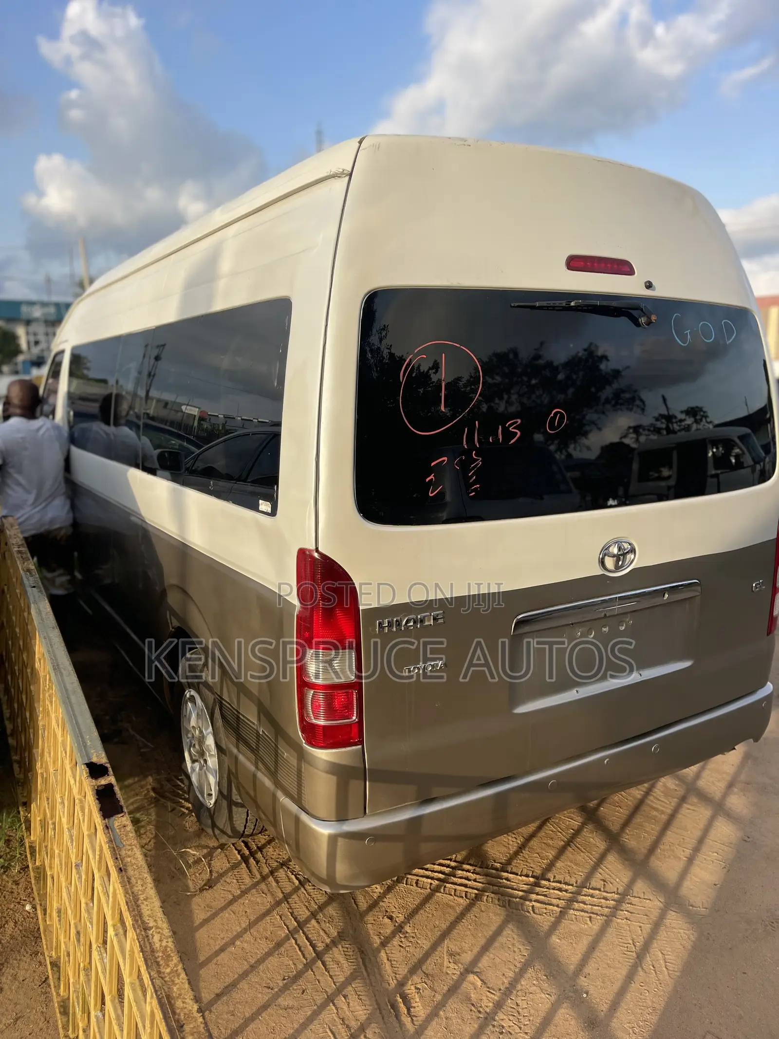 Toyota HiAce 2007 White