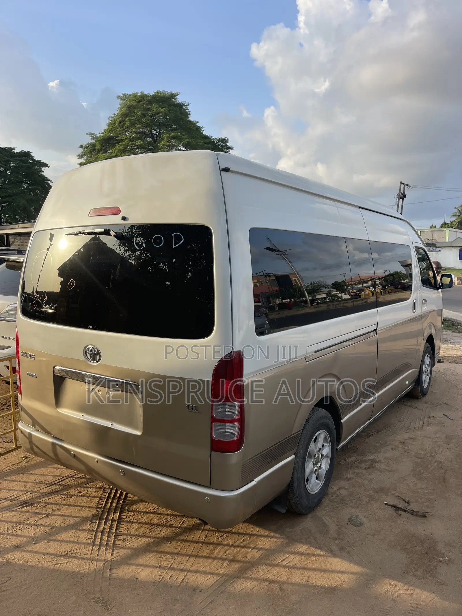 Toyota HiAce 2007 White