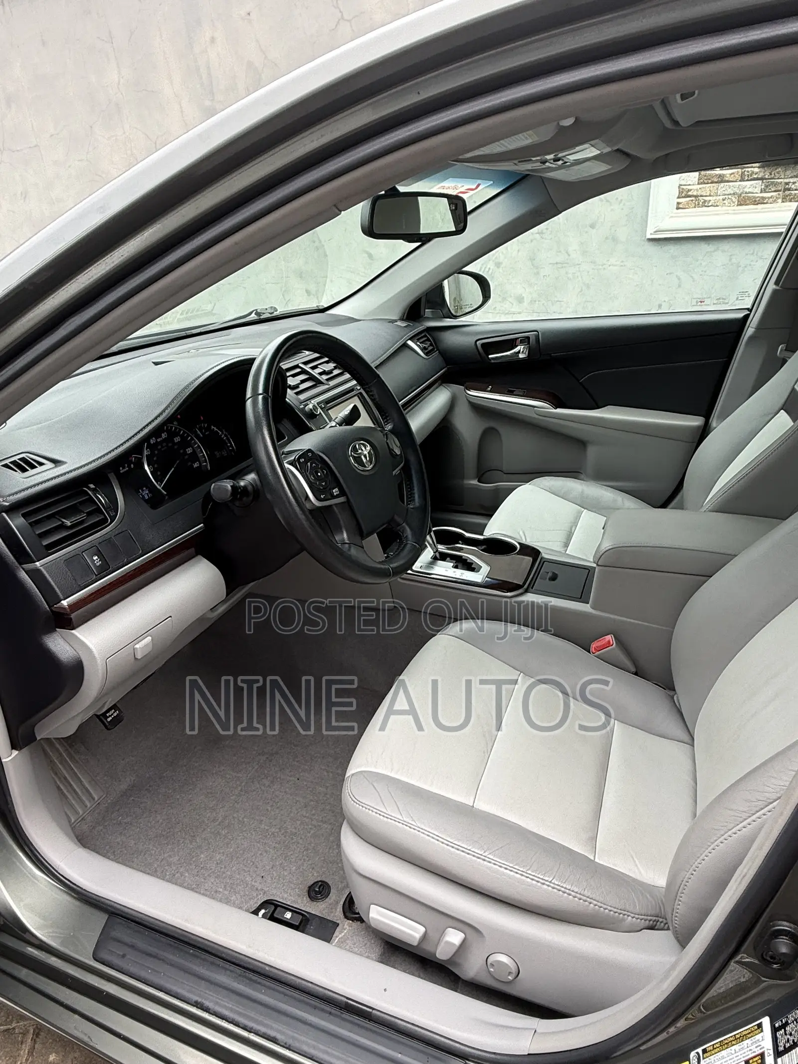 Toyota Camry XLE 4dr Sedan (3.5L 6cyl 6A) 2014 Gray