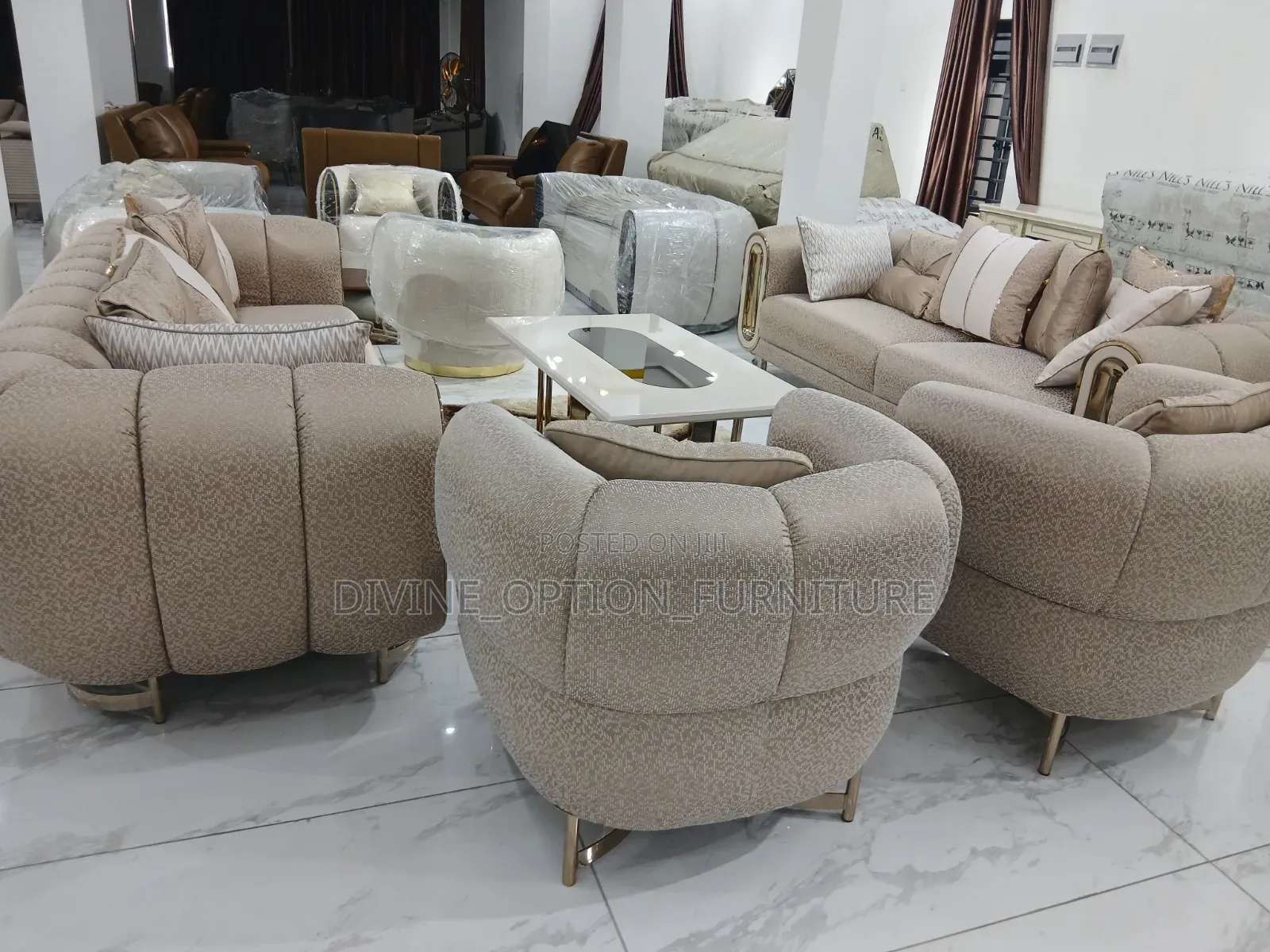 Contemporary Turkey Sofa With Center Table