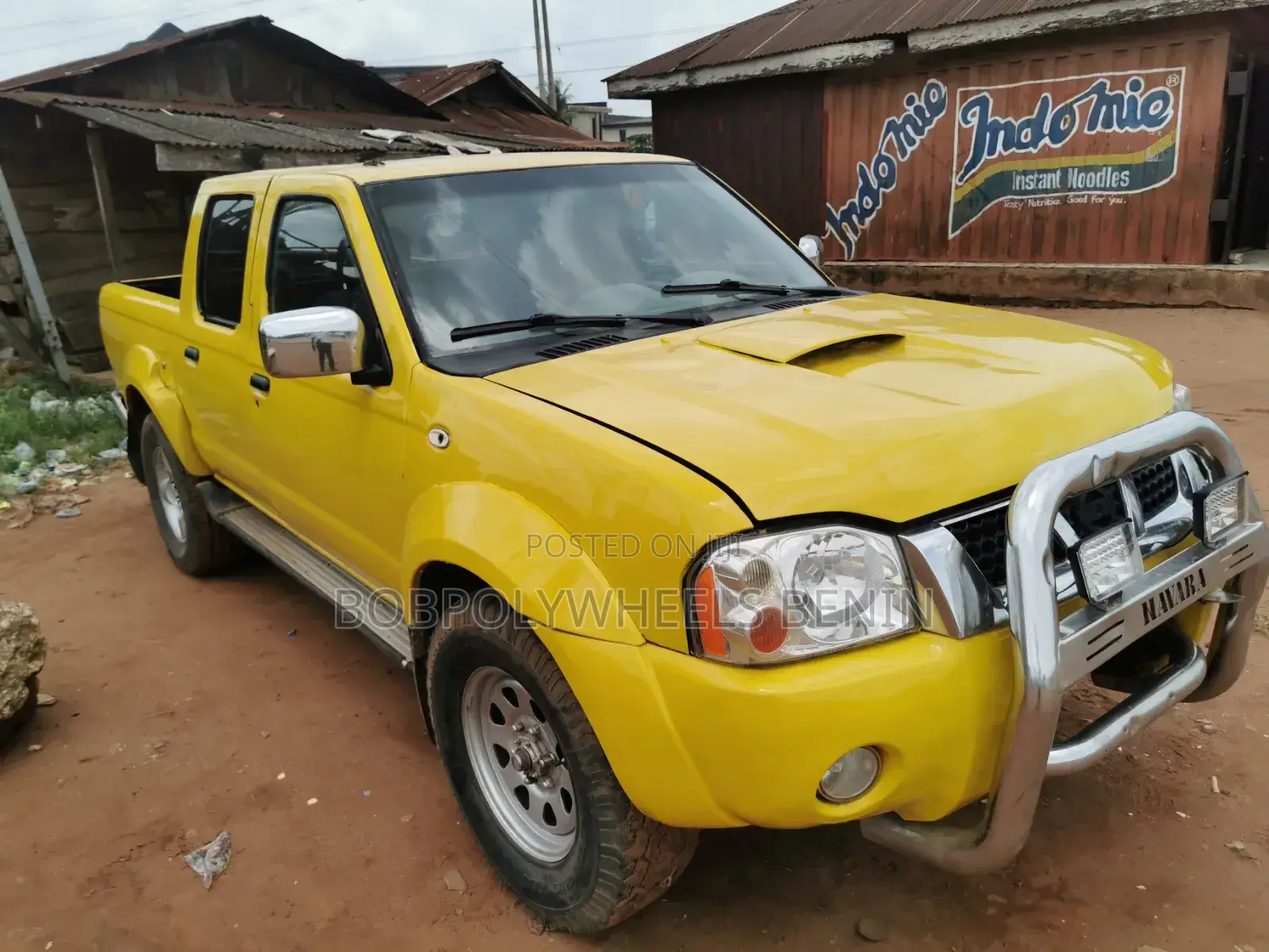 Nissan Frontier XE 4x2 Regular Cab 104.3 in. WB 2000 Yellow