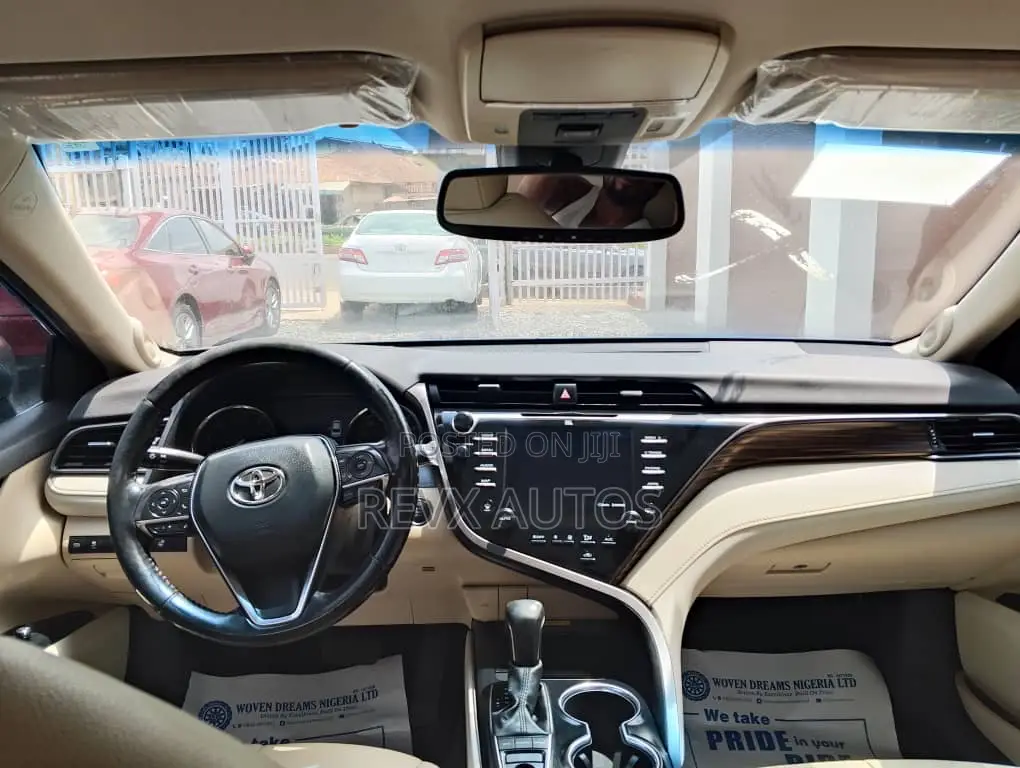 Toyota Camry XLE 2021 Blue