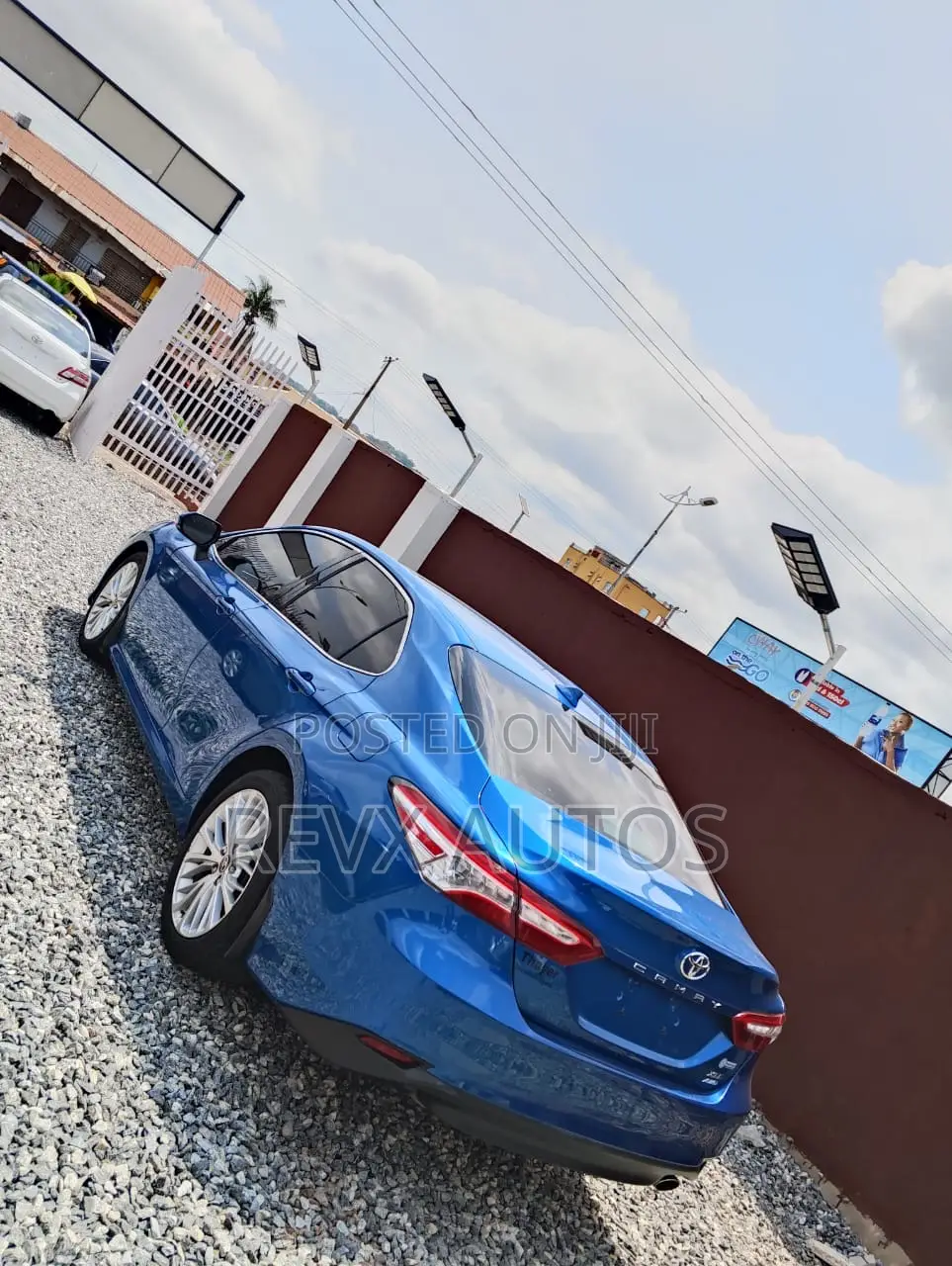 Toyota Camry XLE 2021 Blue