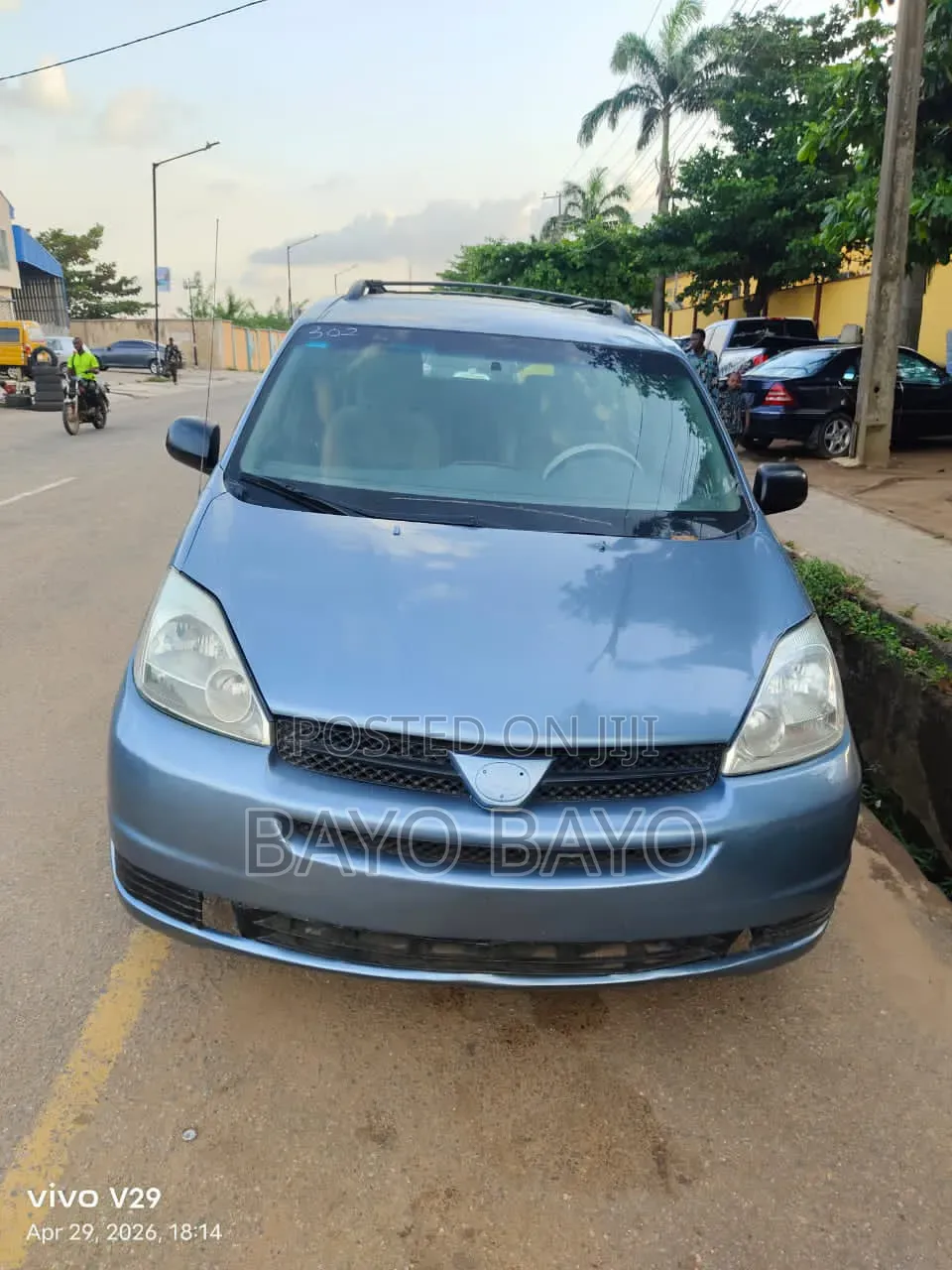 Toyota Sienna XLE FWD (3.3L V6 5A) 2004 Blue