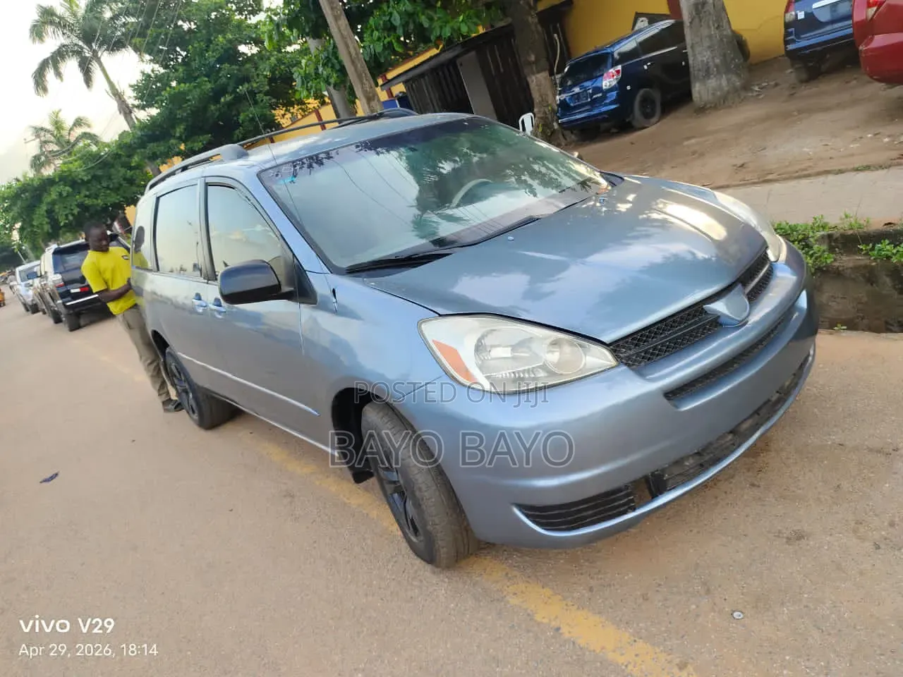 Toyota Sienna XLE FWD (3.3L V6 5A) 2004 Blue