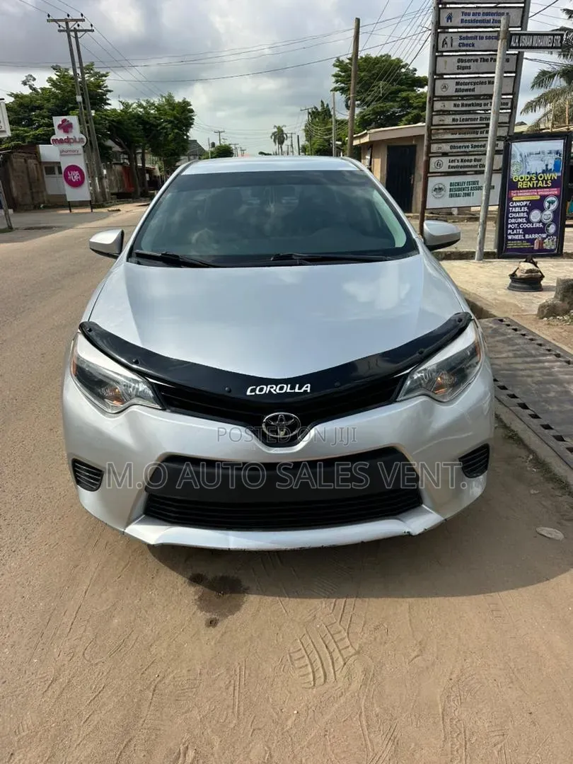 Toyota Corolla LE 4dr Sedan (1.8L 4cyl CVT) 2015 Silver
