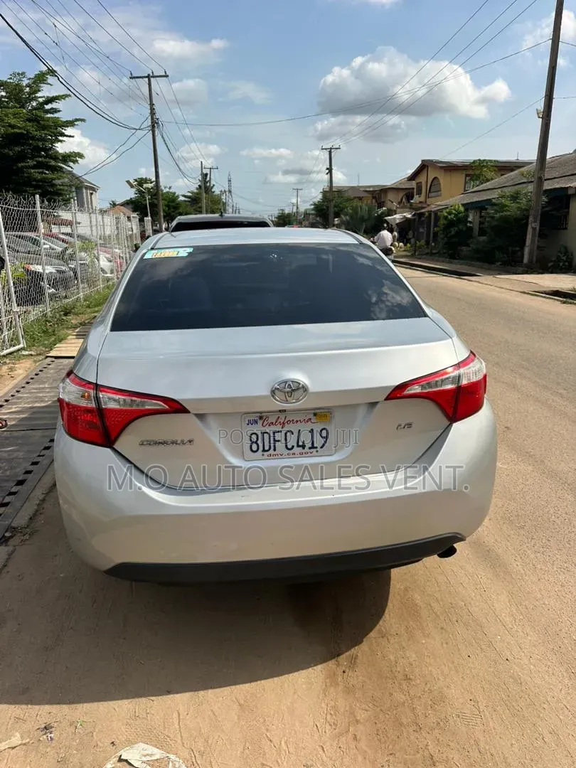 Toyota Corolla LE 4dr Sedan (1.8L 4cyl CVT) 2015 Silver