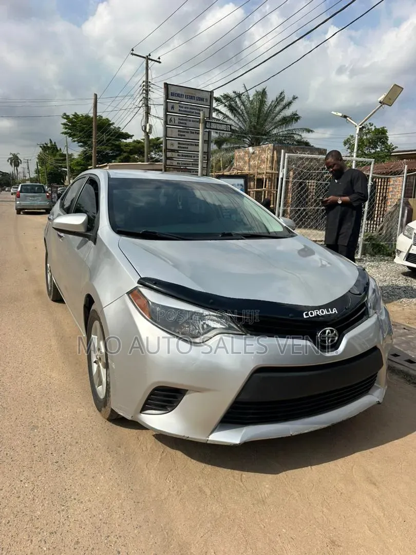 Toyota Corolla LE 4dr Sedan (1.8L 4cyl CVT) 2015 Silver