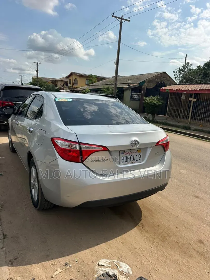 Toyota Corolla LE 4dr Sedan (1.8L 4cyl CVT) 2015 Silver