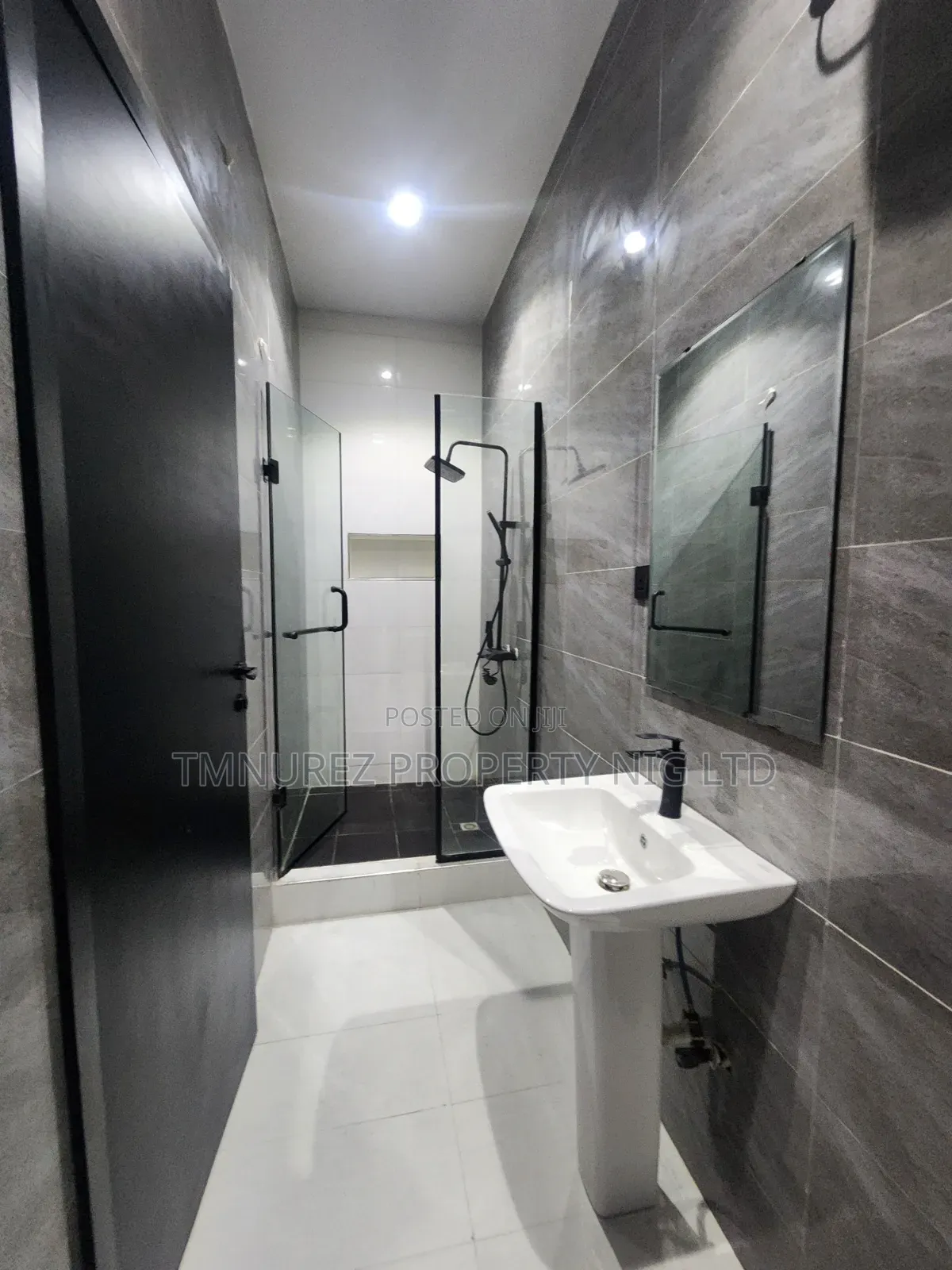 2bdrm Apartment in Lekki Phase 1 for sale