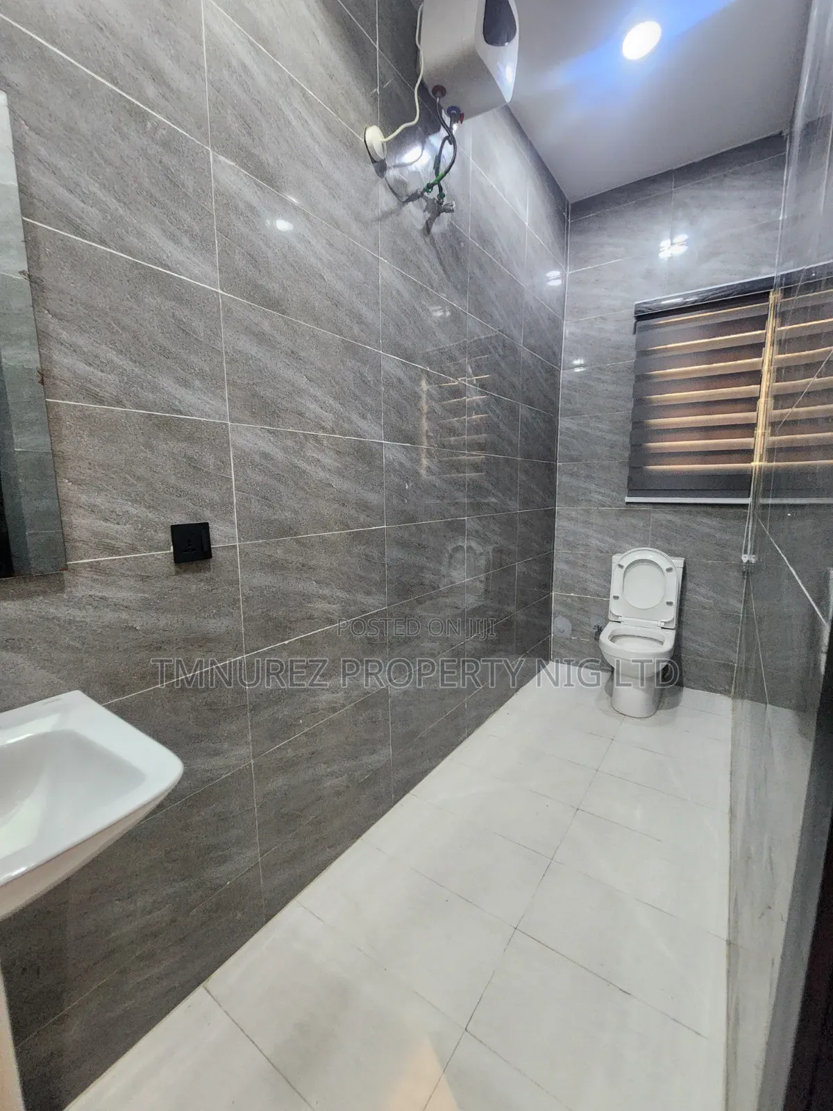 2bdrm Apartment in Lekki Phase 1 for sale