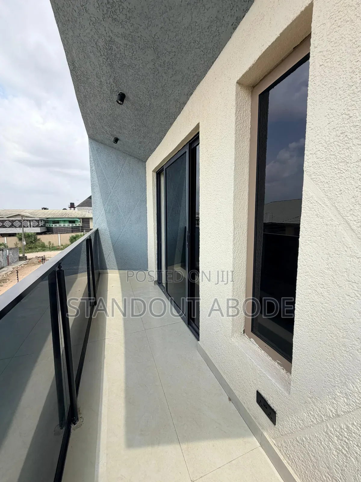 4bdrm Block of Flats in Inside An Estate, Mangoro for sale