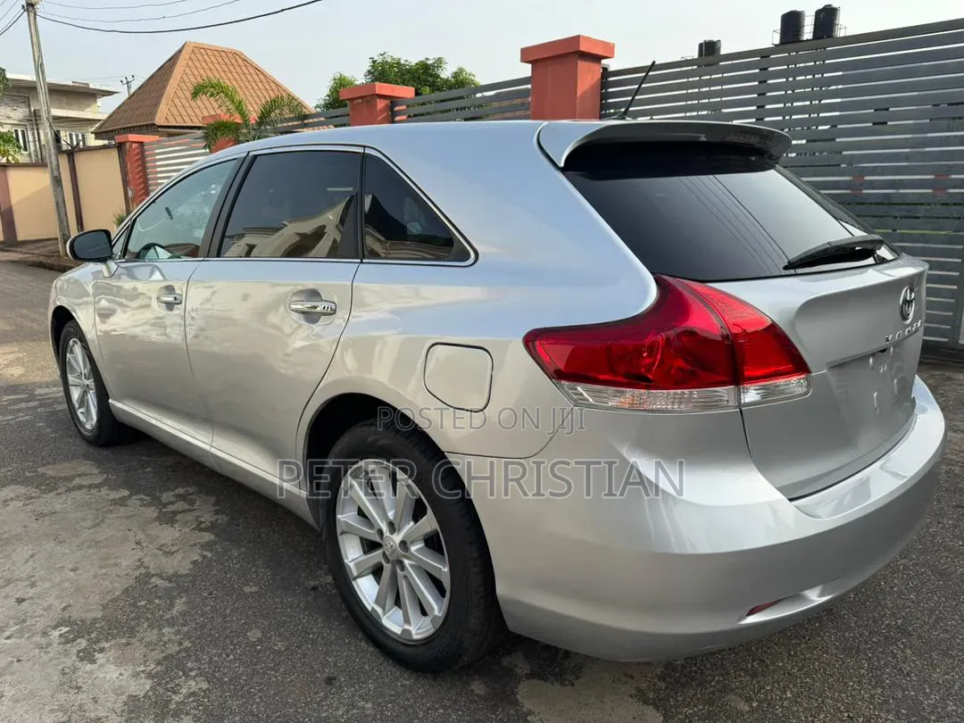 Toyota Venza 2011 Silver