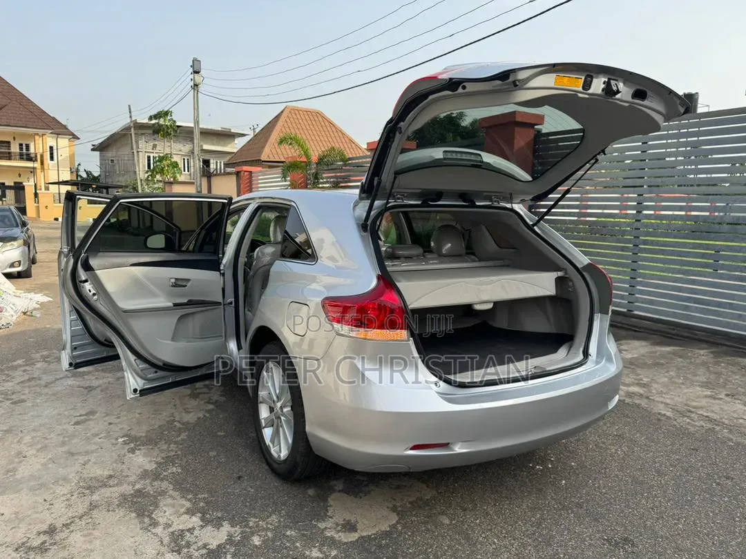 Toyota Venza 2011 Silver
