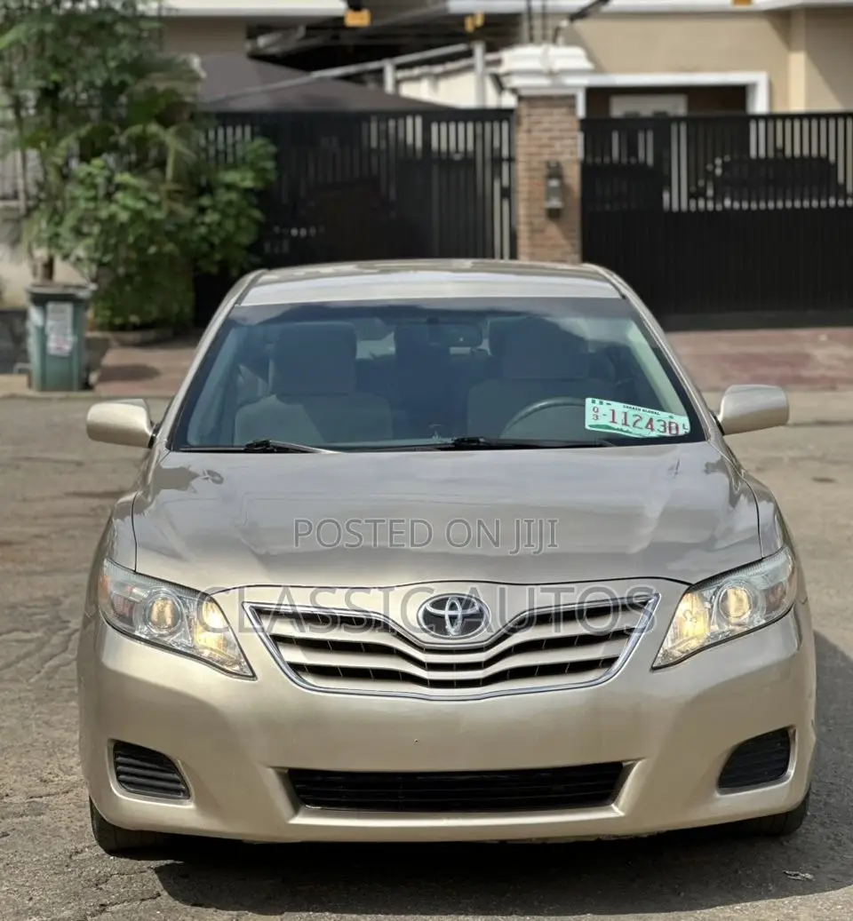 Toyota Camry 2010 Gold