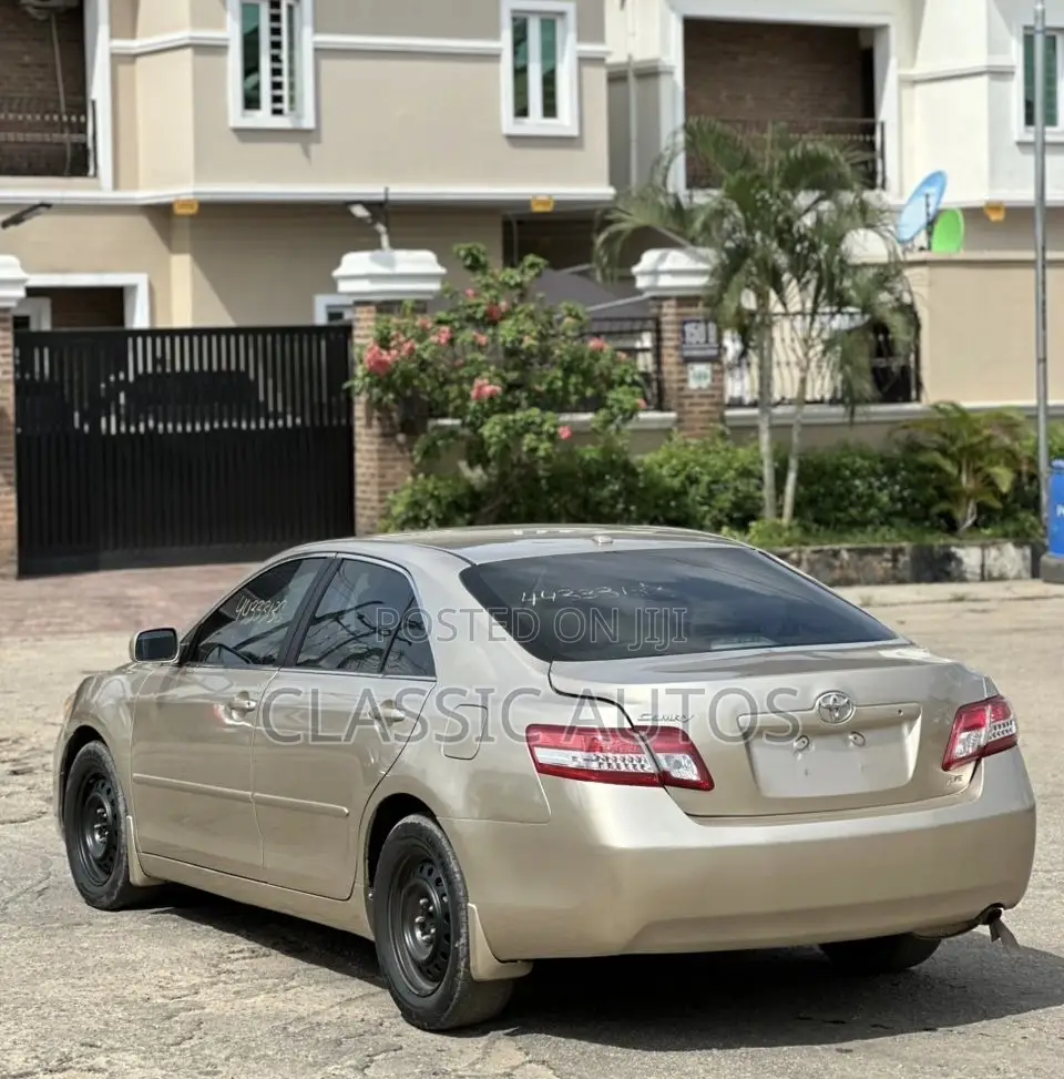 Toyota Camry 2010 Gold
