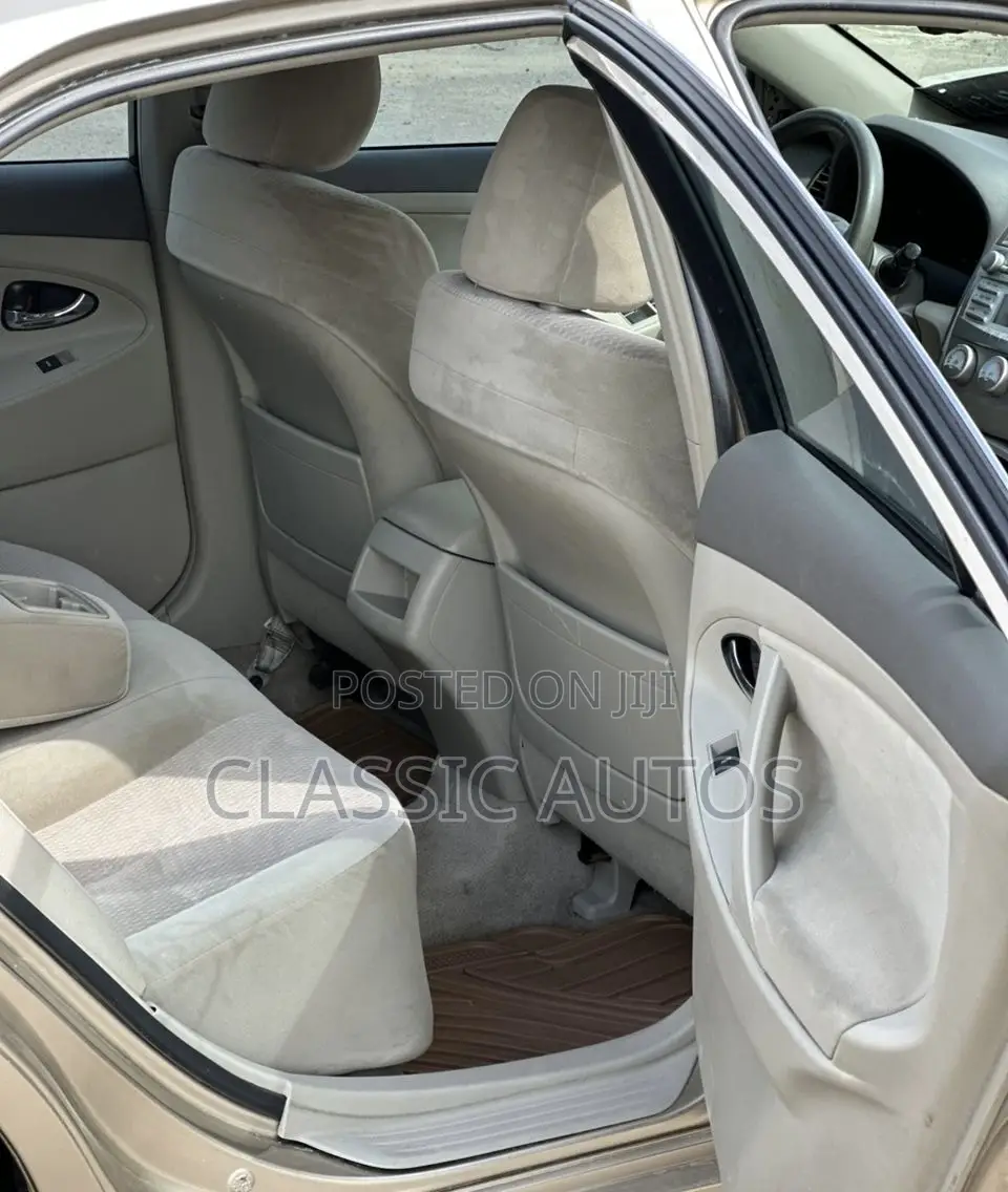 Toyota Camry 2010 Gold