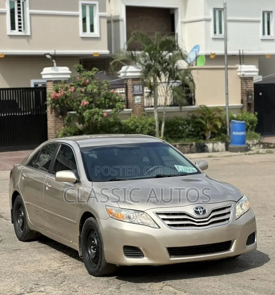 Toyota Camry 2010 Gold