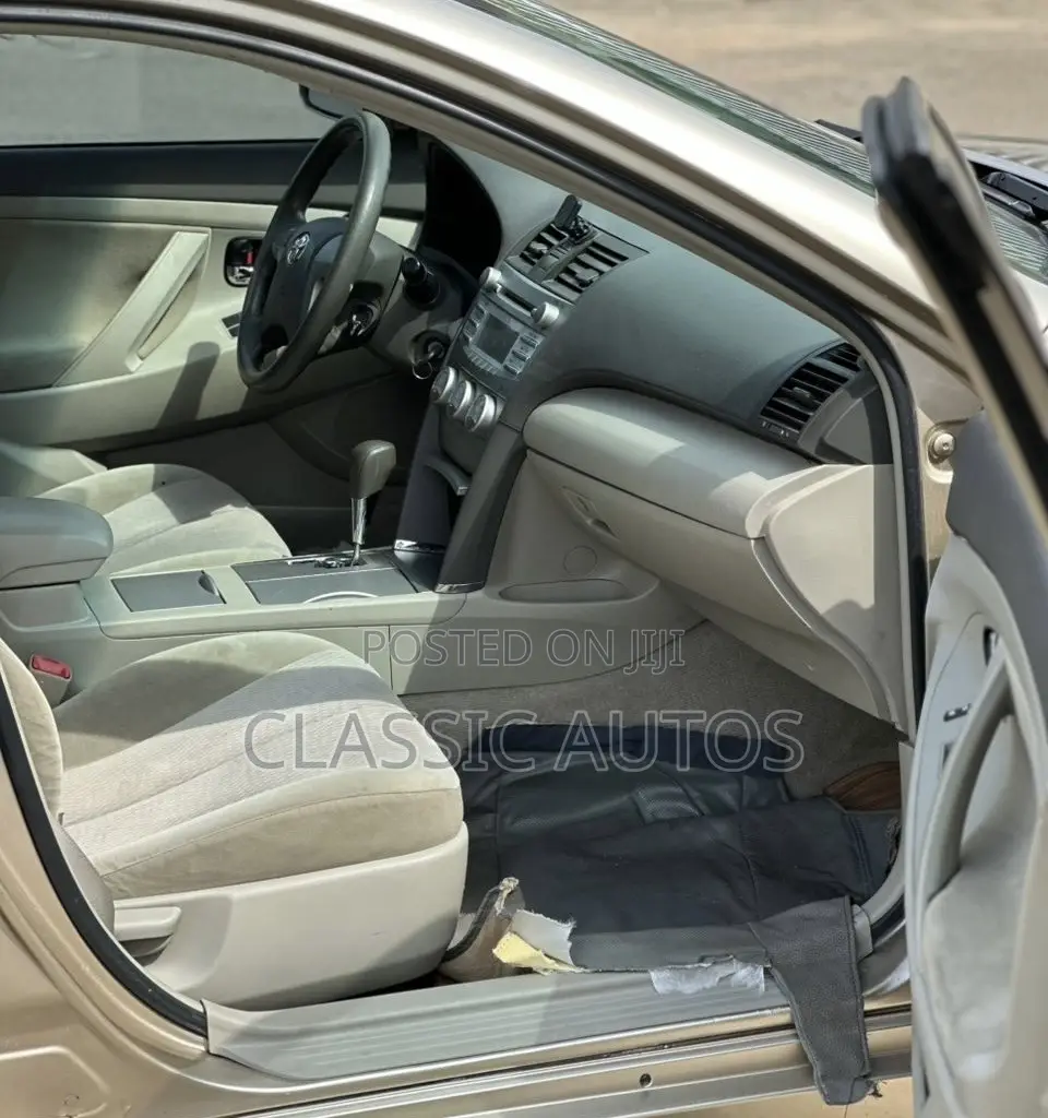 Toyota Camry 2010 Gold