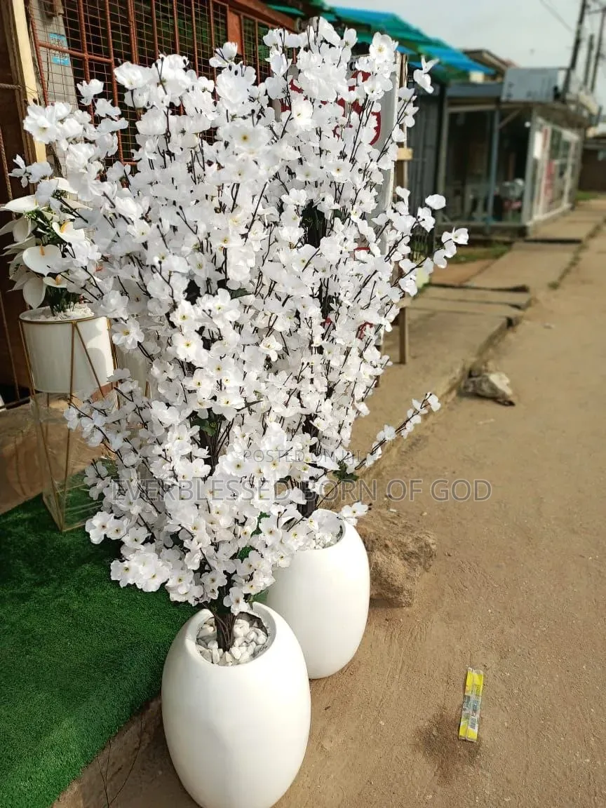 Fine and Shiny Round Pot and Artificial Plant