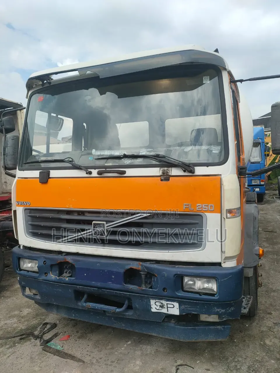 Volvo 2010 White