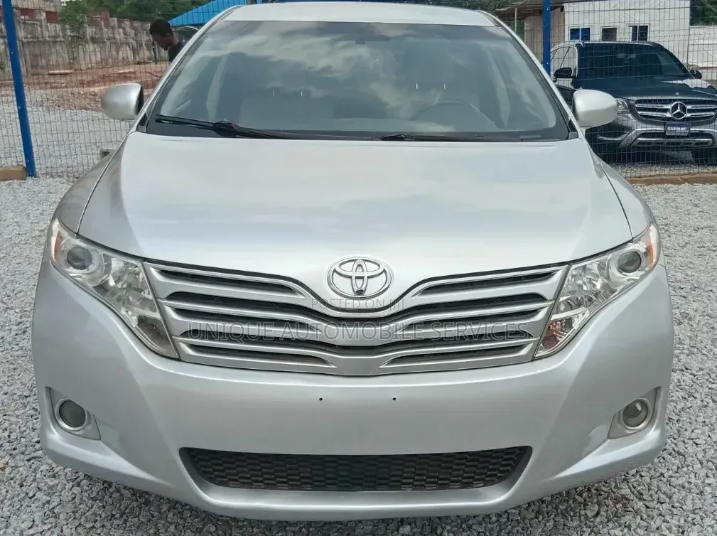 Toyota Venza XLE 2010 Silver