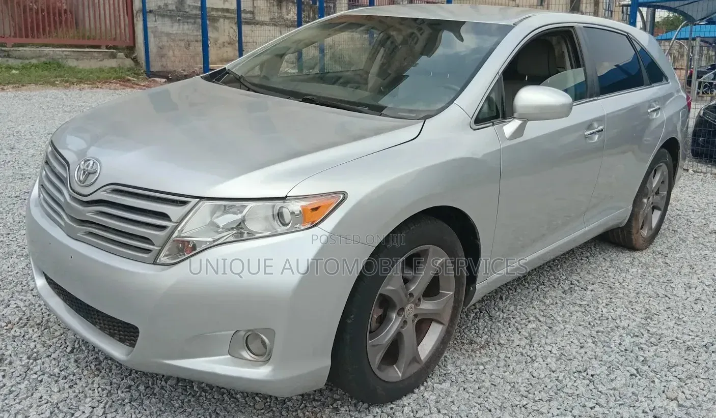 Toyota Venza XLE 2010 Silver
