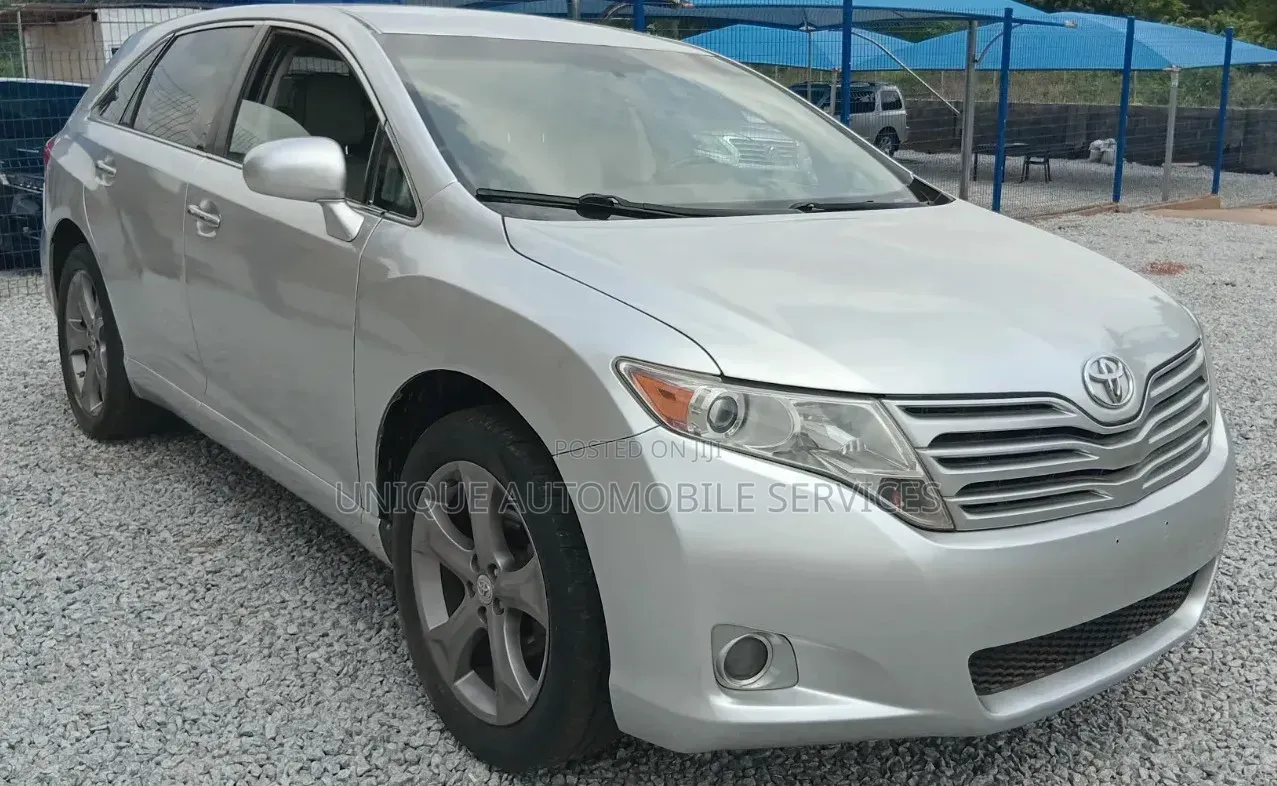 Toyota Venza XLE 2010 Silver