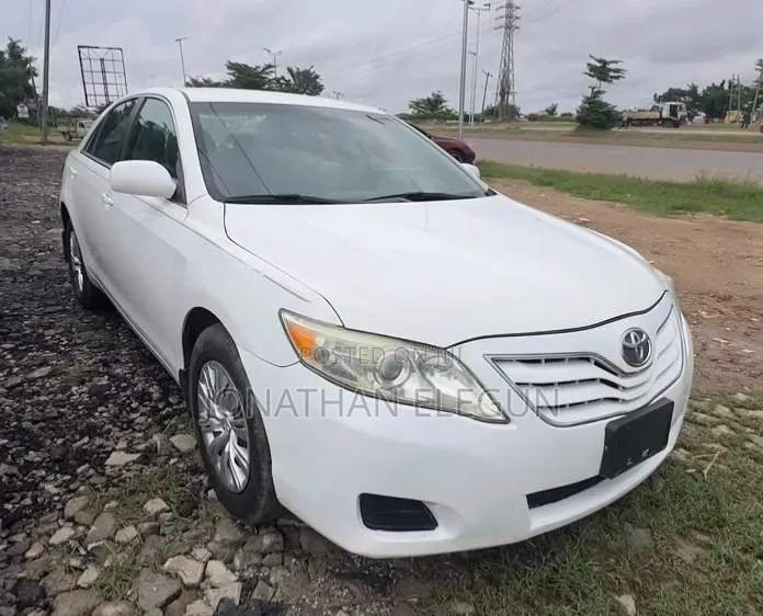 Toyota Camry SE 4dr Sedan (2.5L 4cyl 6A) 2011 White