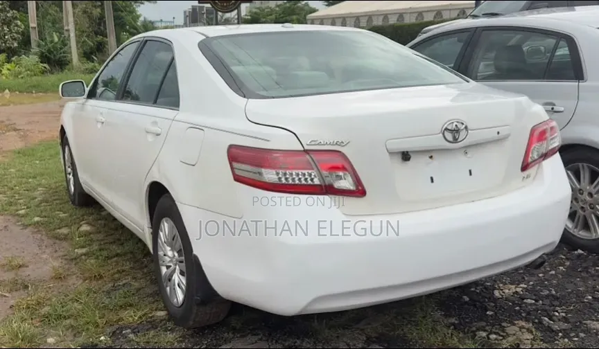 Toyota Camry SE 4dr Sedan (2.5L 4cyl 6A) 2011 White