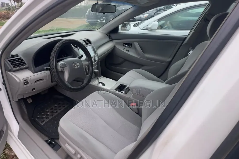 Toyota Camry SE 4dr Sedan (2.5L 4cyl 6A) 2011 White