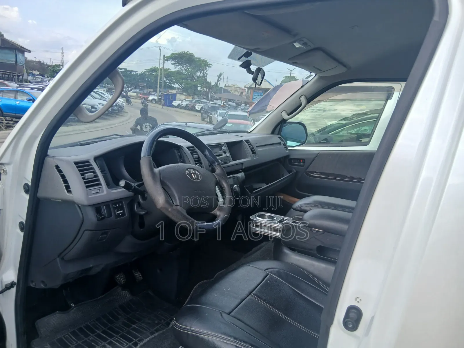 Toyota HiAce 2014 White