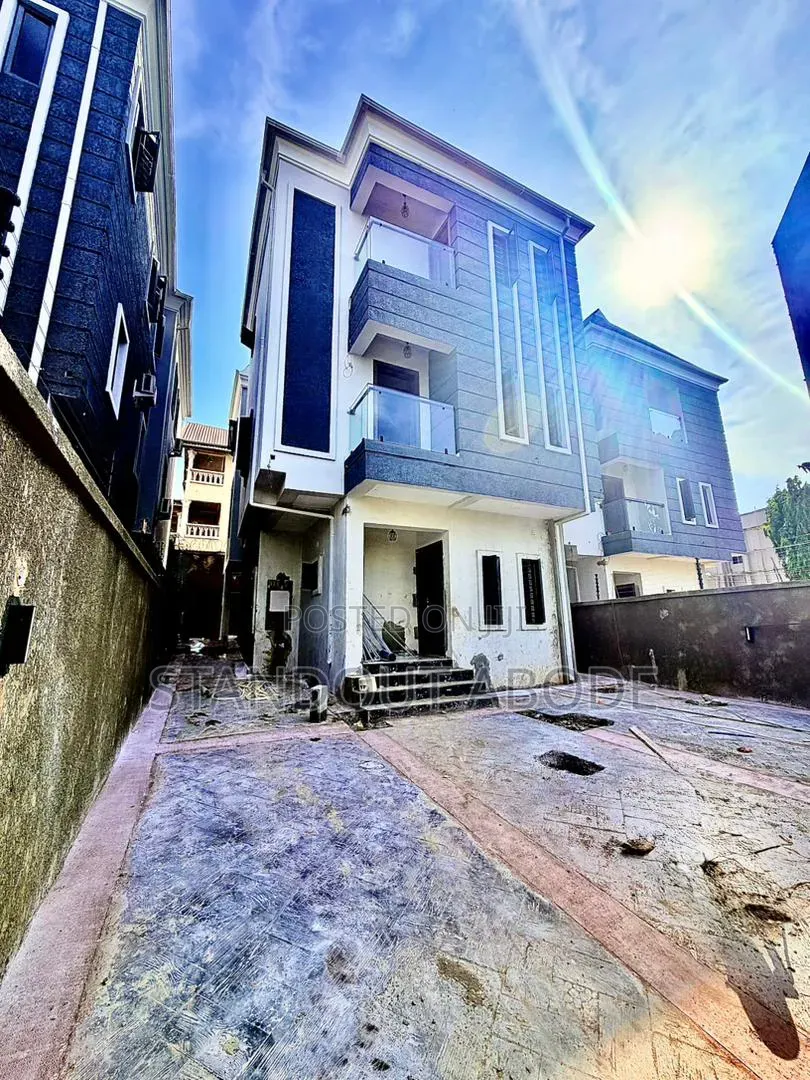 5bdrm Duplex in In An Estate, Allen Avenue for sale