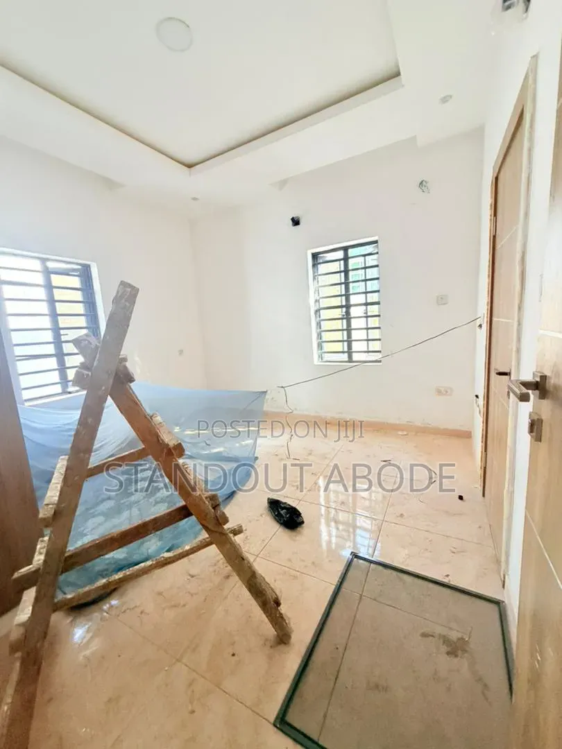 5bdrm Duplex in In An Estate, Allen Avenue for sale
