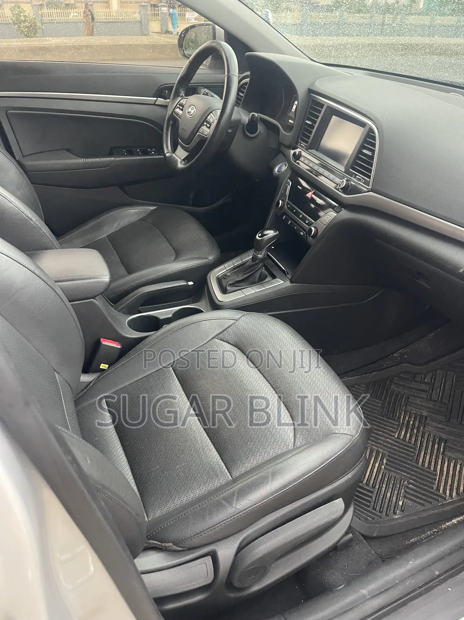 Hyundai Elantra SE Sedan FWD (2.0L 4cyl 6M) 2017 Silver