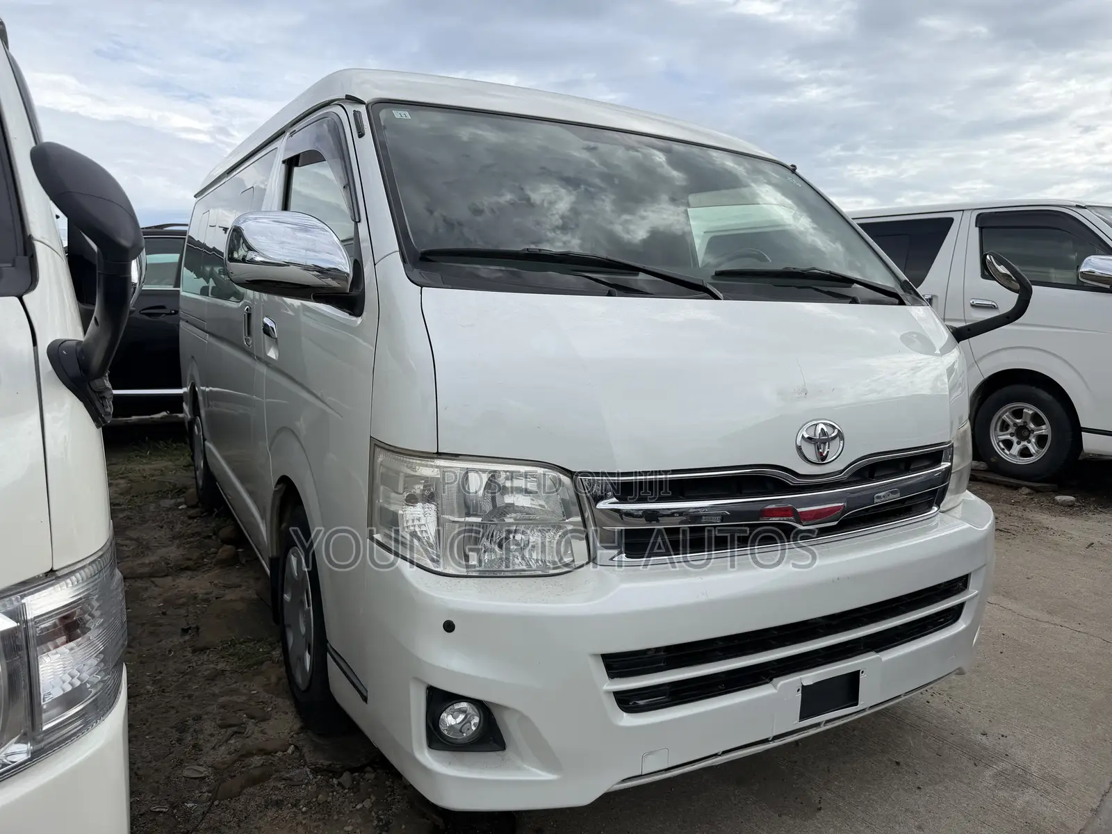 Toyota HiAce 2013 White