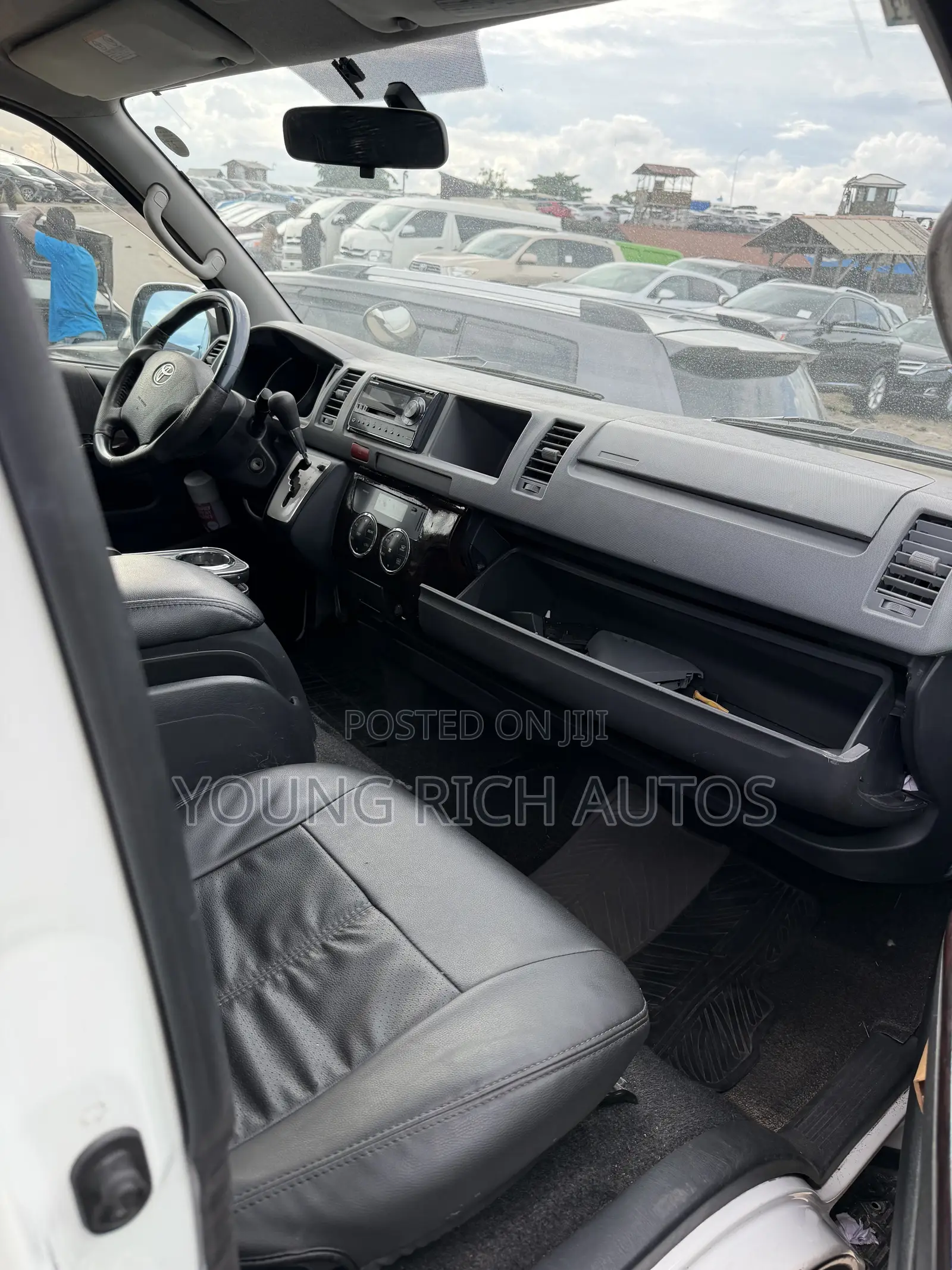Toyota HiAce 2013 White