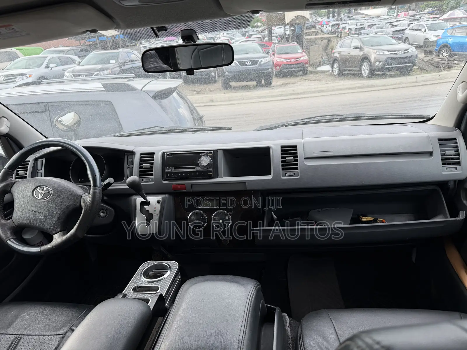 Toyota HiAce 2013 White