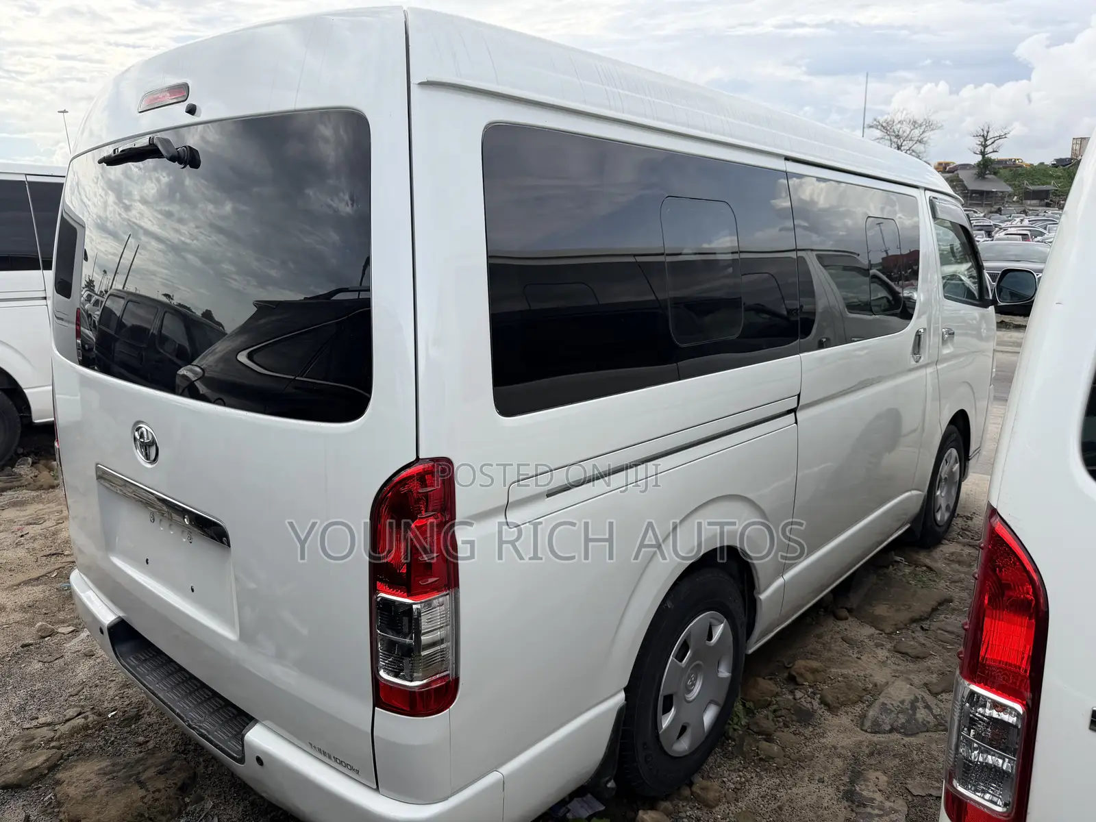 Toyota HiAce 2013 White
