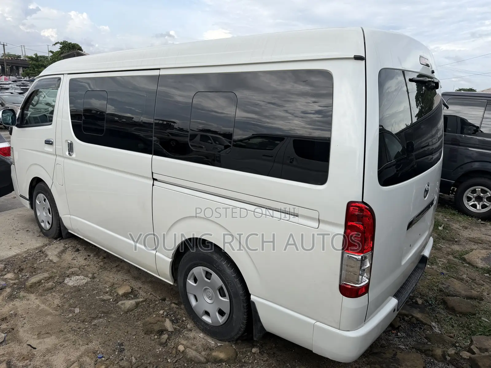 Toyota HiAce 2013 White