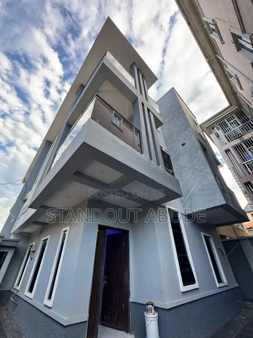 4bdrm Duplex in In An Estate, Ebute Metta for sale