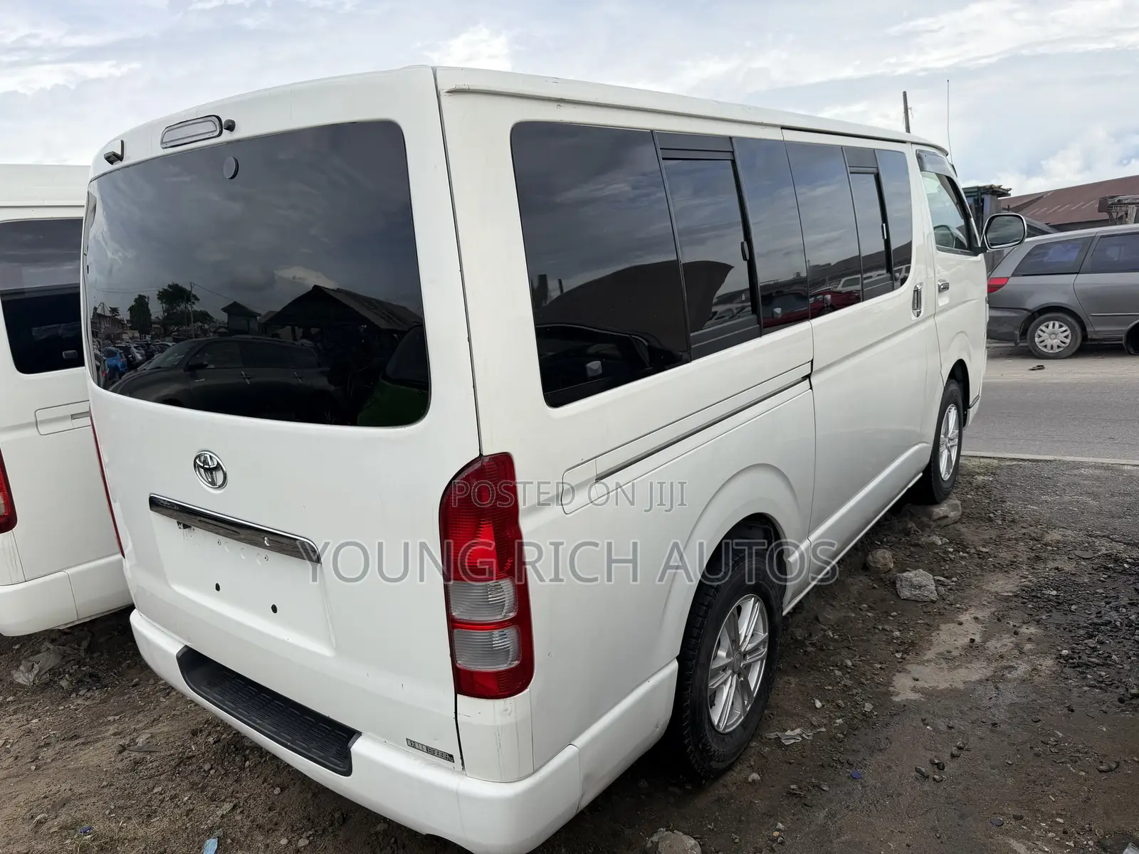 Toyota HiAce 2010 White